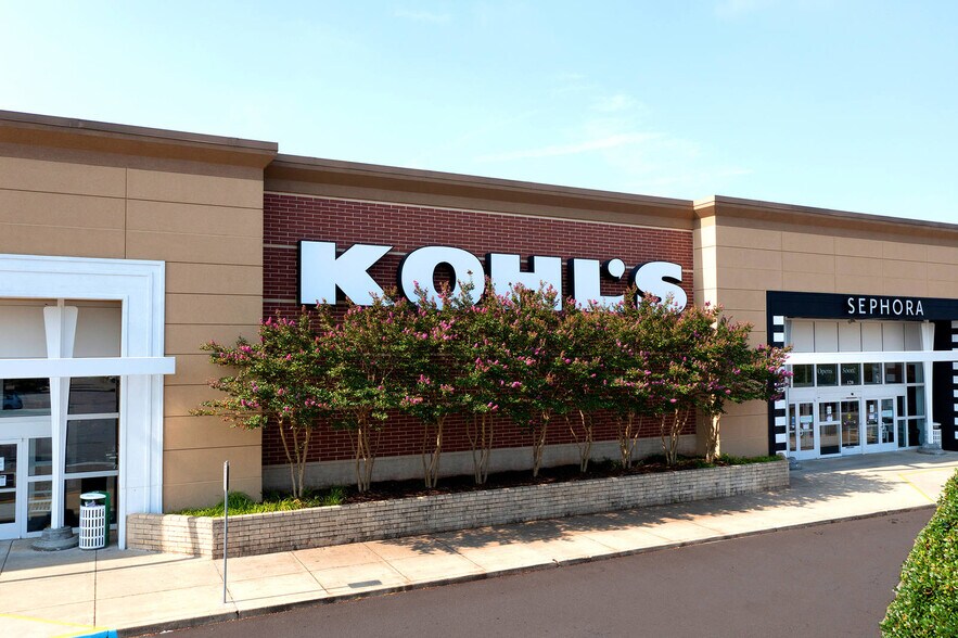 120-180 Woodstock Square Ave, Woodstock, GA à louer - Photo du bâtiment - Image 2 de 4