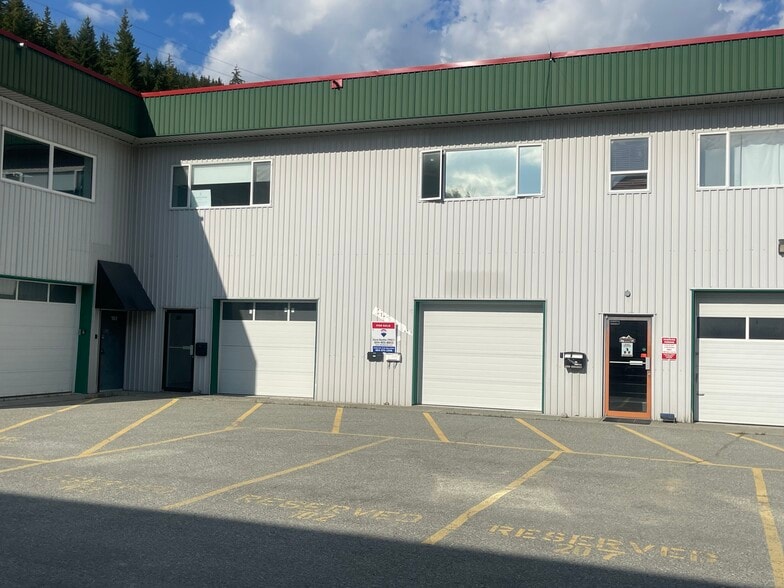 1400 Alpha Lake Rd, Whistler, BC à vendre - Photo du bâtiment - Image 2 de 4