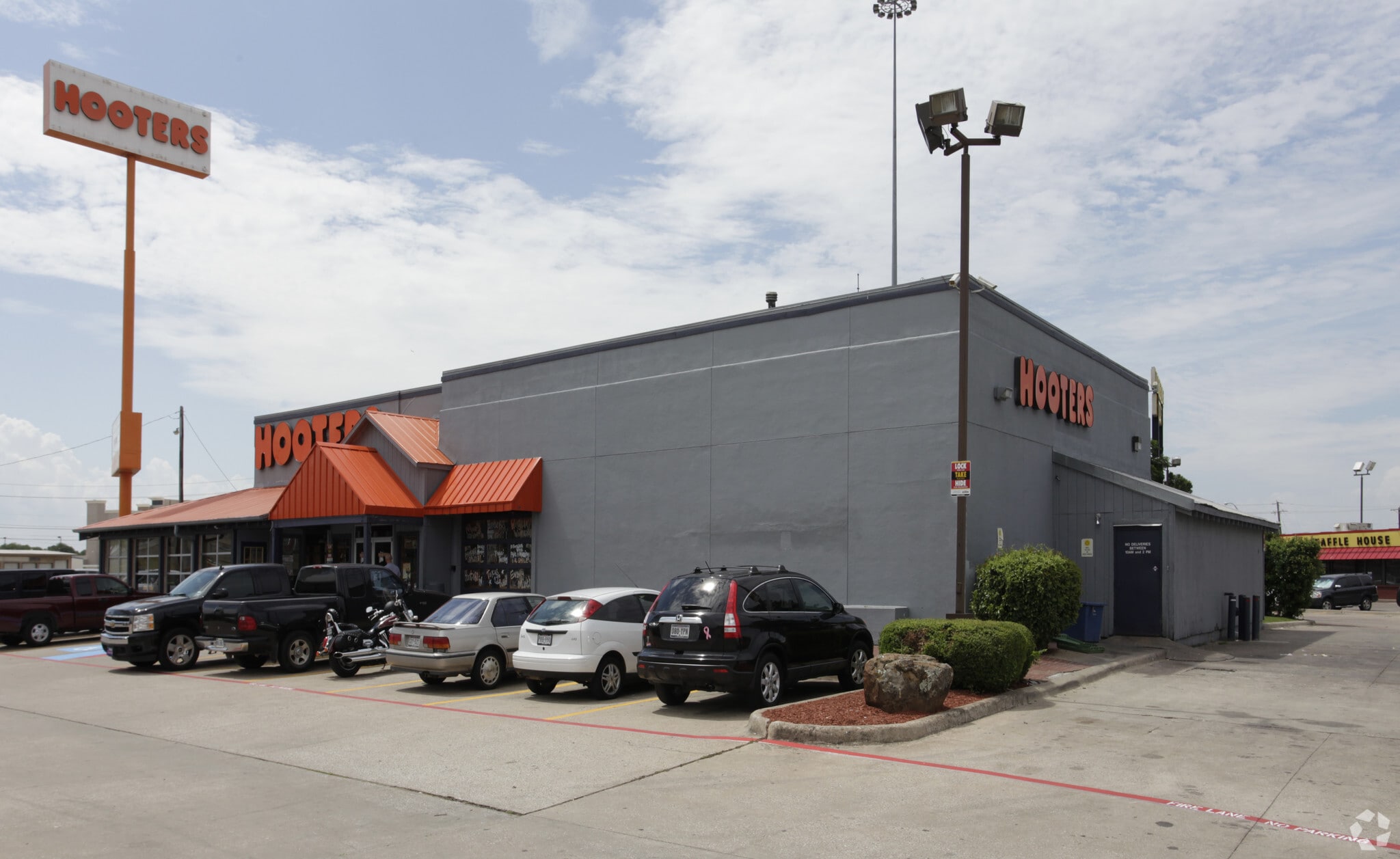 7669 Grapevine Hwy, North Richland Hills, TX for sale Primary Photo- Image 1 of 8