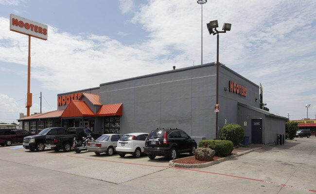 More details for 7669 Grapevine Hwy, North Richland Hills, TX - Retail for Sale