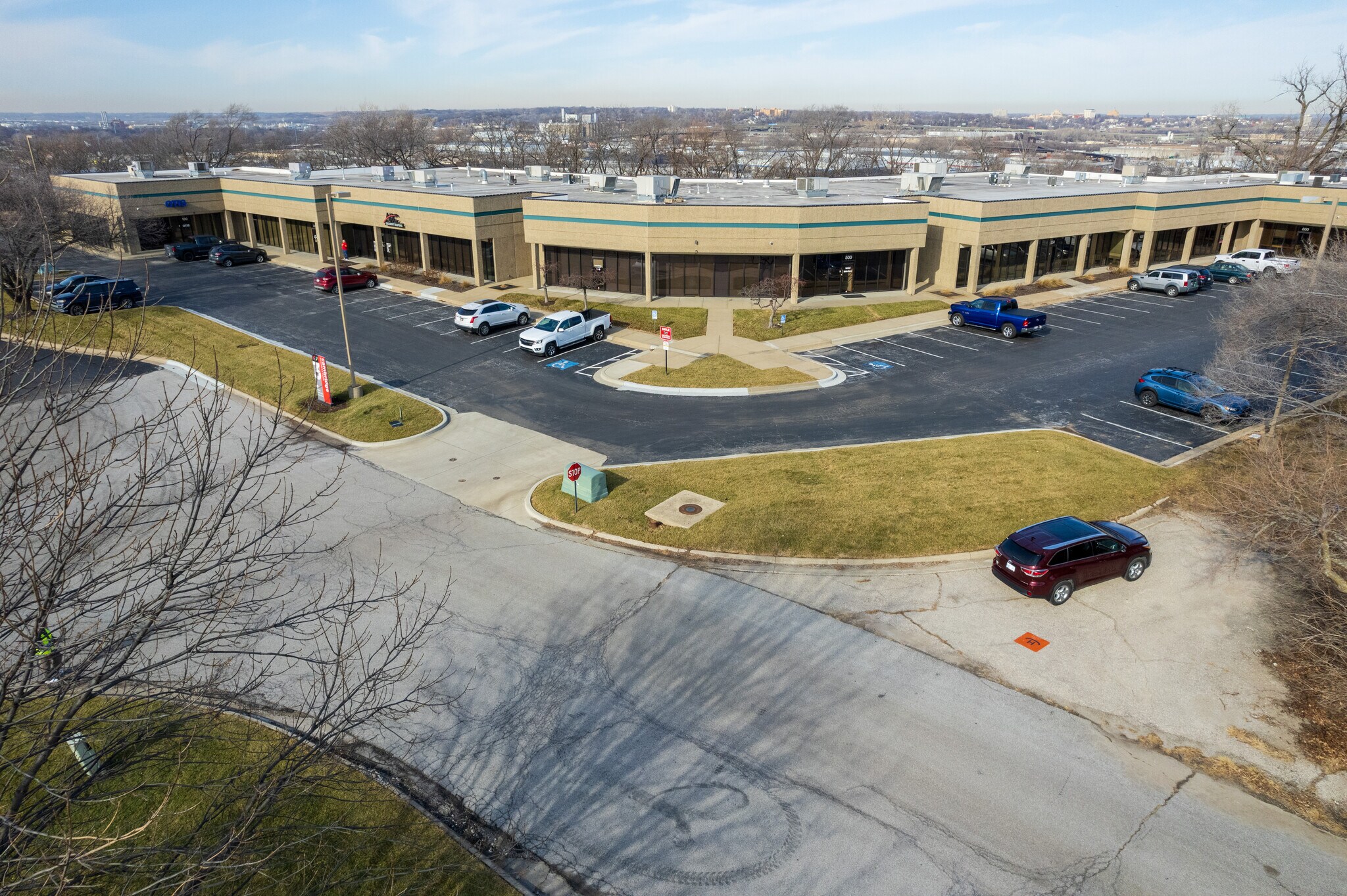 1100 W Cambridge Cir, Kansas City, KS for lease Building Photo- Image 1 of 28