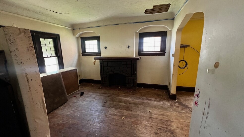 2265 12th St SW, Akron, OH for sale - Building Photo - Image 2 of 9