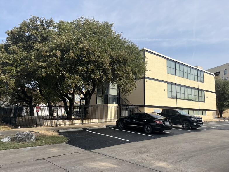 5815 Airport Blvd, Austin, TX for lease - Building Photo - Image 2 of 13