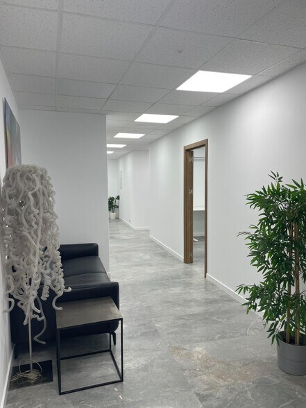 Office in València for lease - Interior Photo - Image 3 of 11