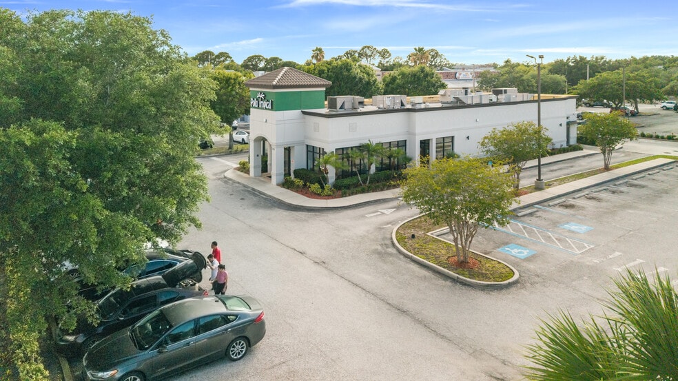 828 Providence Rd, Brandon, FL à vendre - Photo du bâtiment - Image 2 de 9