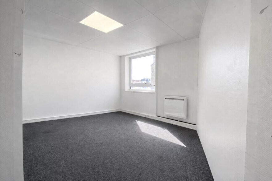 Office in Boulogne-Billancourt for lease - Interior Photo - Image 3 of 5