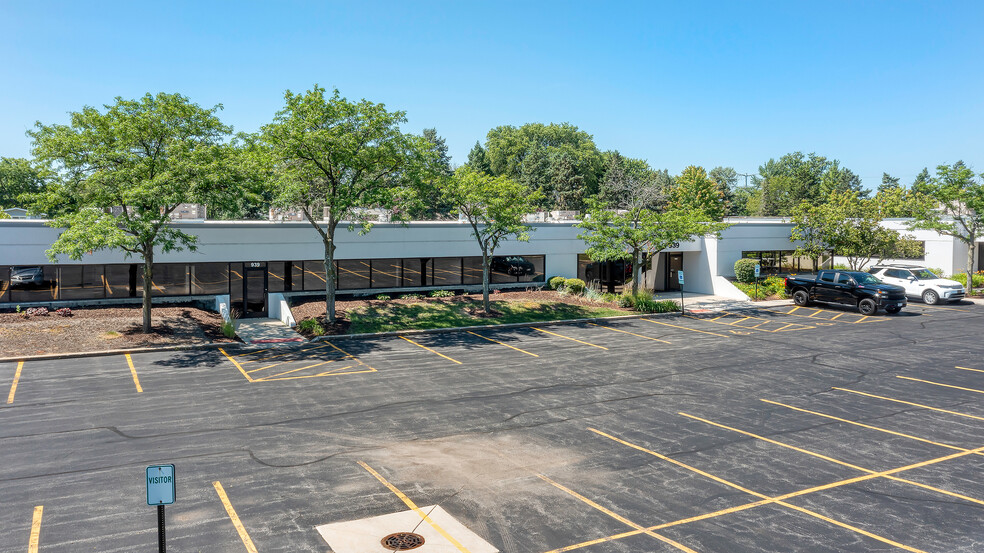 901-939 Parkview Blvd, Lombard, IL for lease - Building Photo - Image 2 of 10