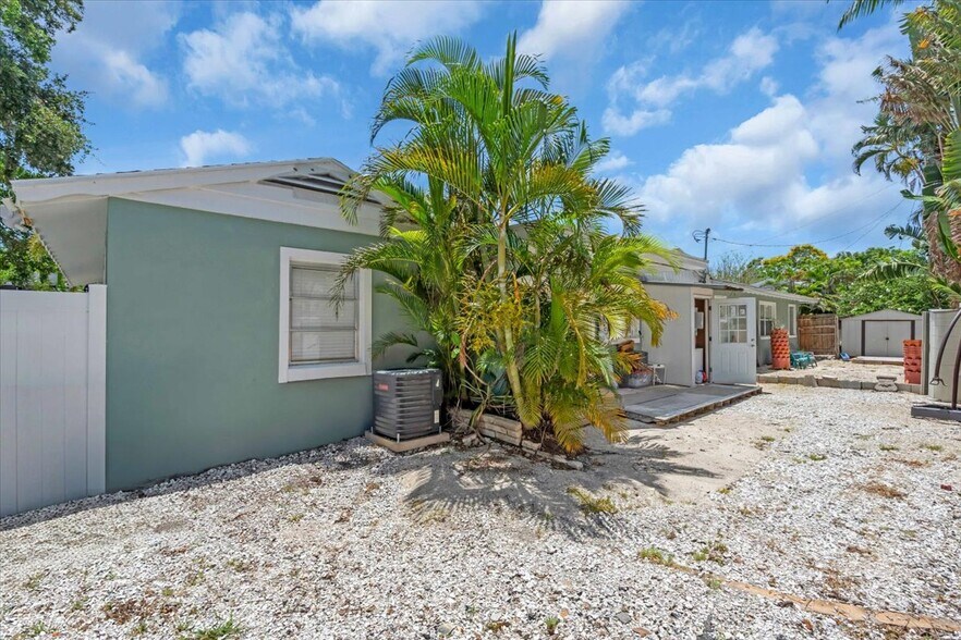 1760 Wisconsin Ln, Sarasota, FL à vendre - Photo du bâtiment - Image 3 de 35