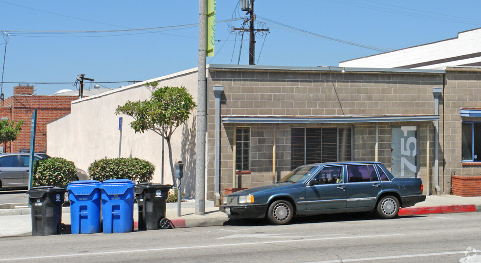 3749-3751 Robertson Blvd, Culver City, CA for lease - Building Photo - Image 1 of 20