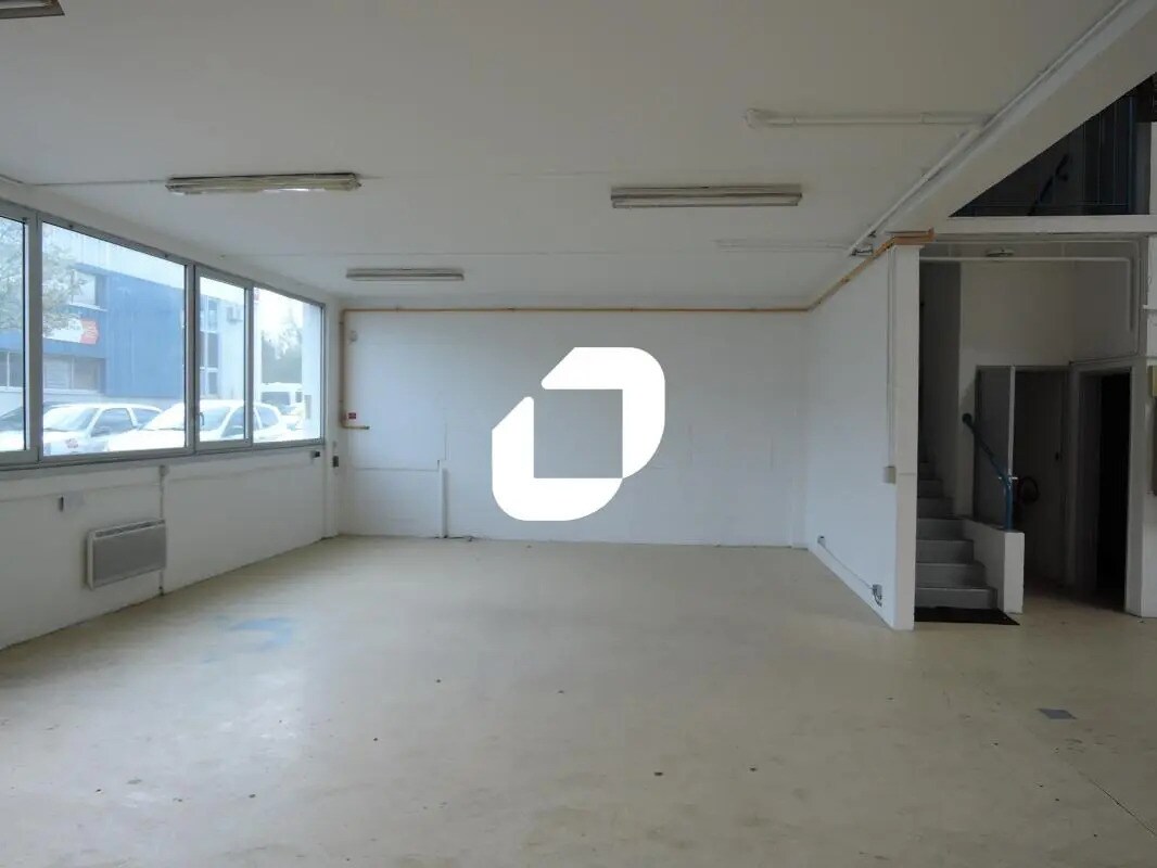 Flex in Champs-sur-Marne for lease Interior Photo- Image 1 of 6