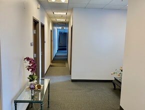 351-355 Hastings Dr, Buffalo Grove, IL for lease Interior Photo- Image 2 of 7