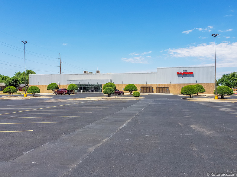 1130 SW Lee Blvd, Lawton, OK for lease - Primary Photo - Image 1 of 1