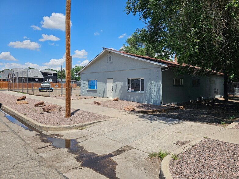 1102 E Abriendo Ave, Pueblo, CO à vendre - Photo du bâtiment - Image 3 de 13