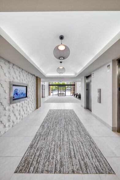 3675 Crestwood Pkwy NW, Duluth, GA à louer - Hall d’entrée - Image 2 de 10