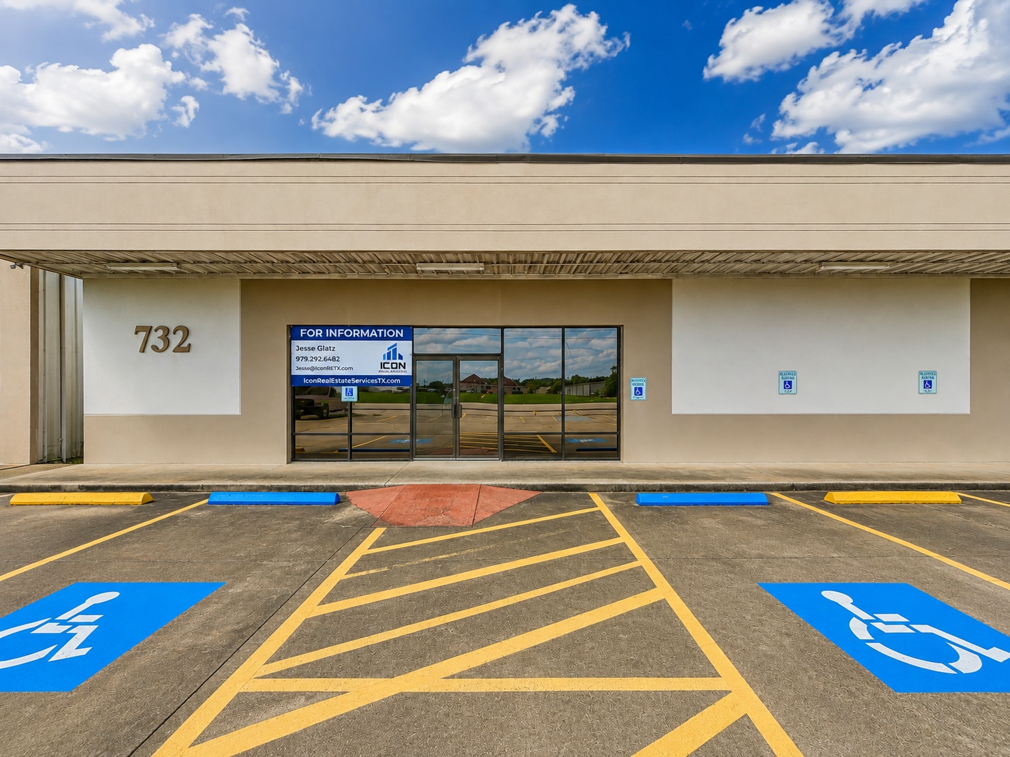 732 S Main St, Clute, TX à louer Photo intérieure- Image 1 de 8