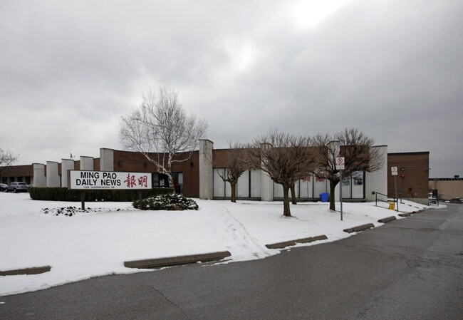 Plus de détails pour 1355 Huntingwood Dr, Toronto, ON - Industriel à vendre