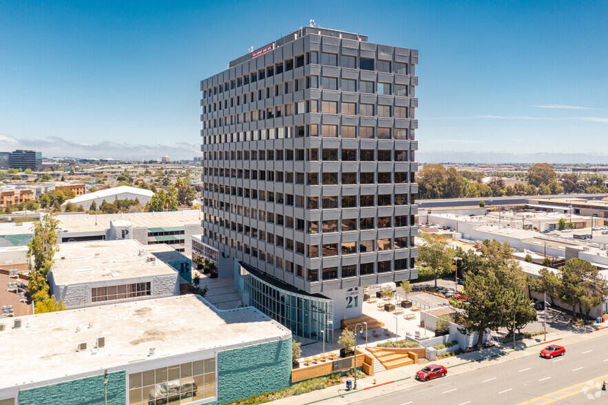 2121 S El Camino Real, San Mateo, CA à louer - Photo du bâtiment - Image 2 de 27