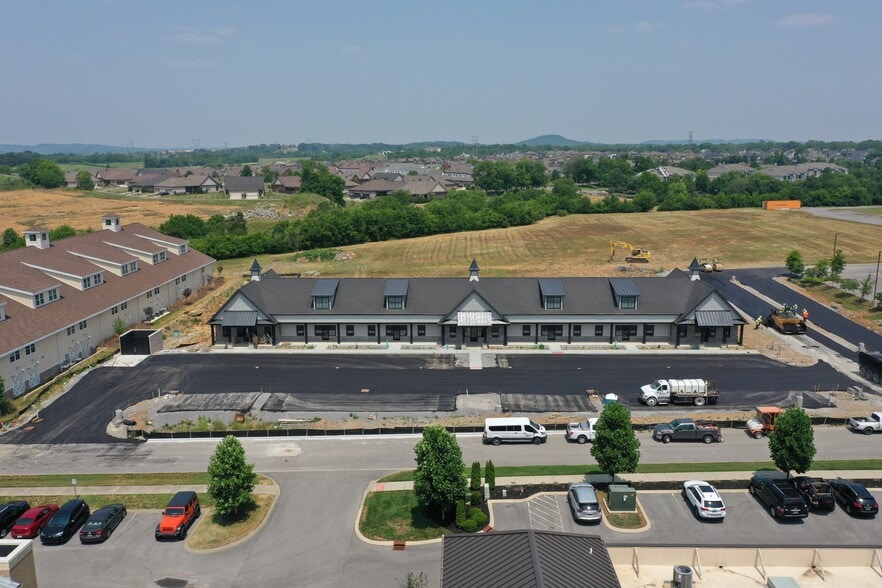 210 Baber Park West Blvd, Gallatin, TN for lease - Building Photo - Image 3 of 7