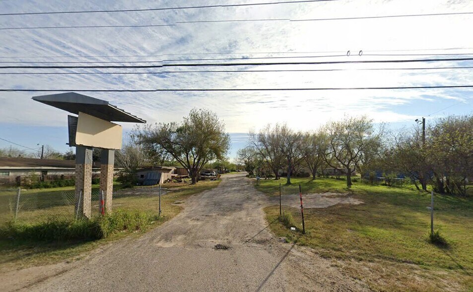 4207 N Raul Longoria Rd, San Juan, TX à vendre - Photo du bâtiment - Image 3 de 4