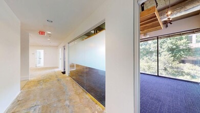 5901 Peachtree Dunwoody Rd NE, Atlanta, GA for lease Interior Photo- Image 2 of 7