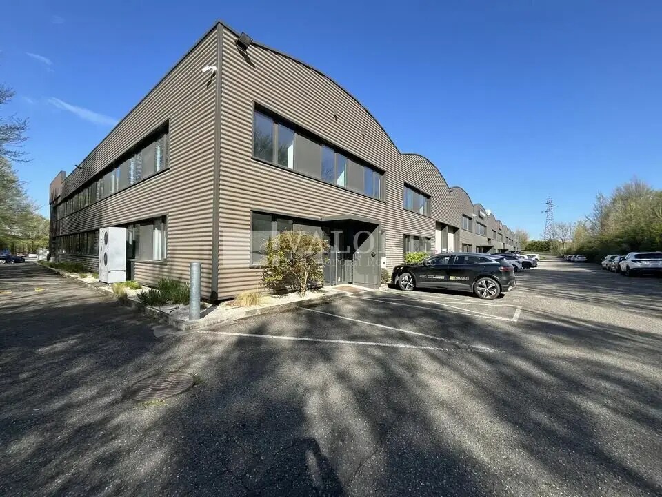 Flex dans Dardilly à louer Photo du bâtiment- Image 1 de 8