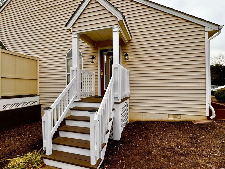 2820 Hydraulic Rd, Charlottesville, VA à louer - Photo du bâtiment - Image 3 de 29