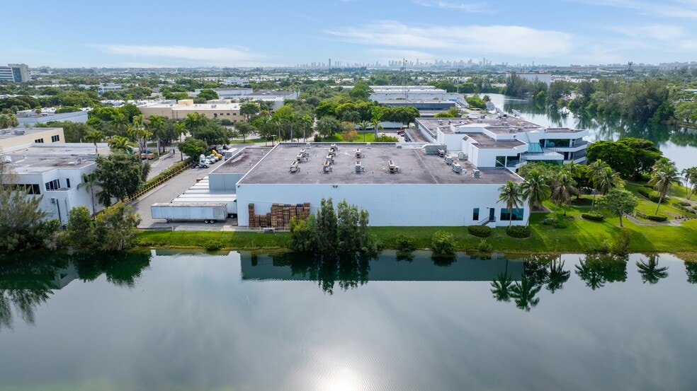 1800 NW 89th Pl, Miami, FL for lease - Building Photo - Image 3 of 9