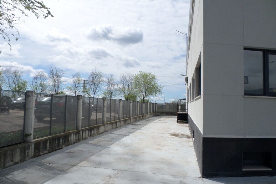 Industriel dans Villaviciosa de Odón, Madrid à vendre - Photo du bâtiment - Image 2 de 8