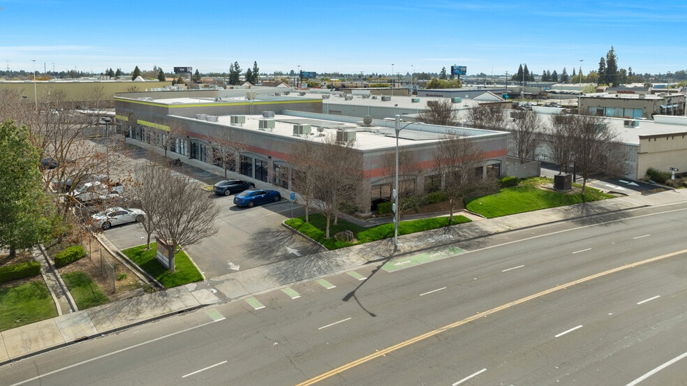 5096 N Blythe Ave, Fresno, CA for lease - Building Photo - Image 2 of 17