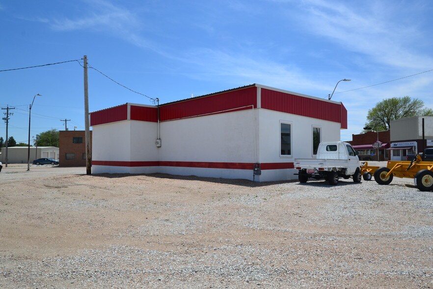 205 Smith Ave, Elwood, NE à vendre - Photo du bâtiment - Image 3 de 5