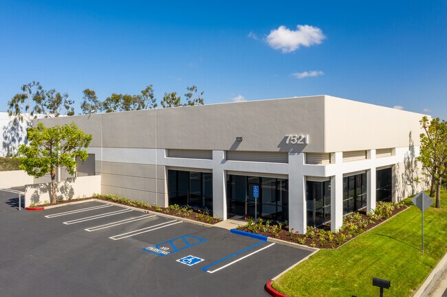 Plus de détails pour 7521 Talbert Ave, Huntington Beach, CA - Industriel à louer