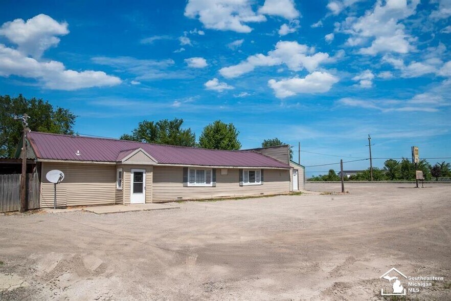 10221 Telegraph Rd, Carleton, MI à vendre - Photo du bâtiment - Image 3 de 37