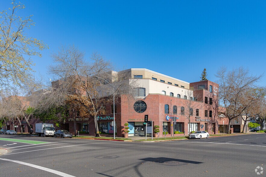2801-2831 J St, Sacramento, CA à louer - Photo du bâtiment - Image 2 de 13