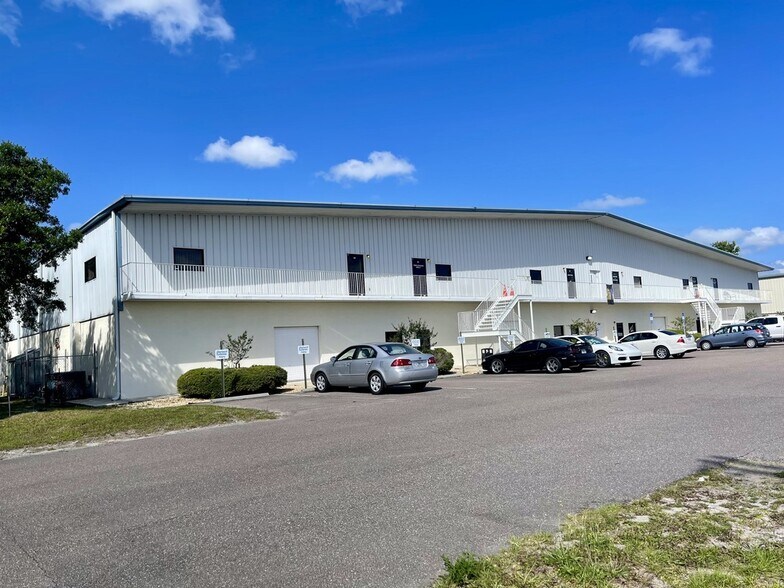 1200 Flightline Blvd, Deland, FL à louer - Photo du bâtiment - Image 3 de 11