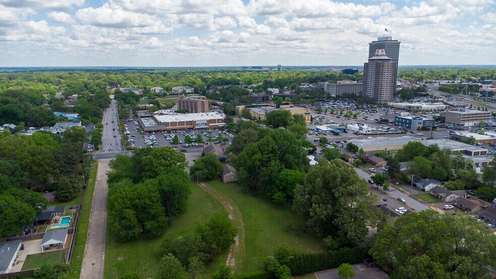 533 S Mendenhall Rd, Memphis, TN à vendre - Photo du bâtiment - Image 2 de 7