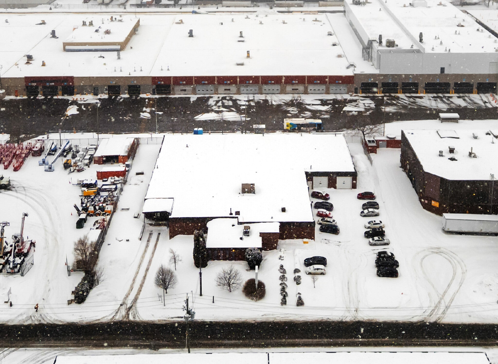 10700 Rue Secant, Montréal, QC for lease Primary Photo- Image 1 of 2