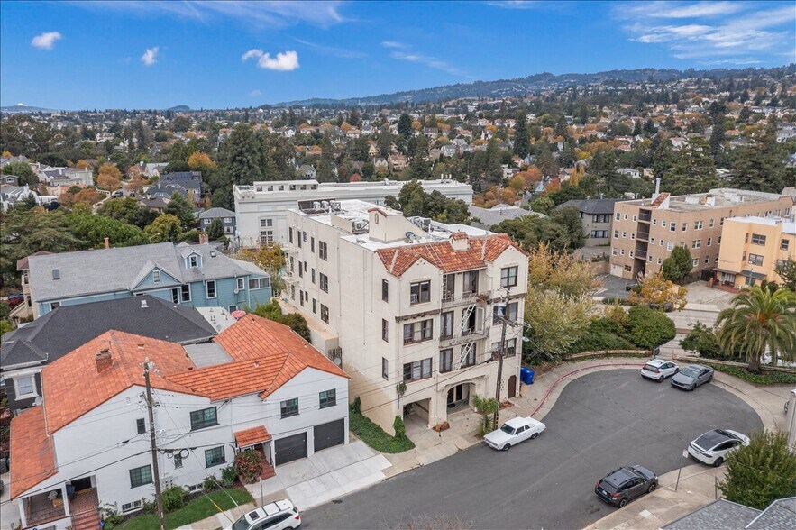 3719 Emerson St, Oakland, CA à vendre - Photo du bâtiment - Image 2 de 25