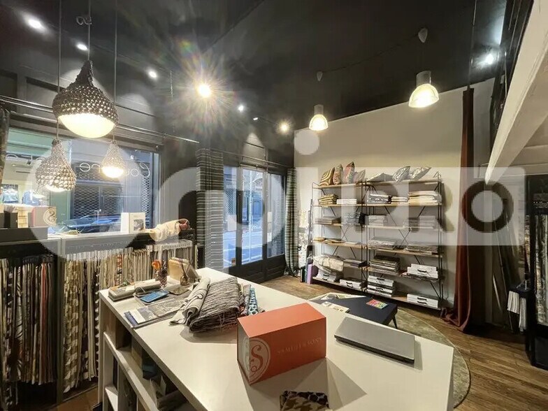 Retail in Lyon for lease - Building Photo - Image 3 of 5