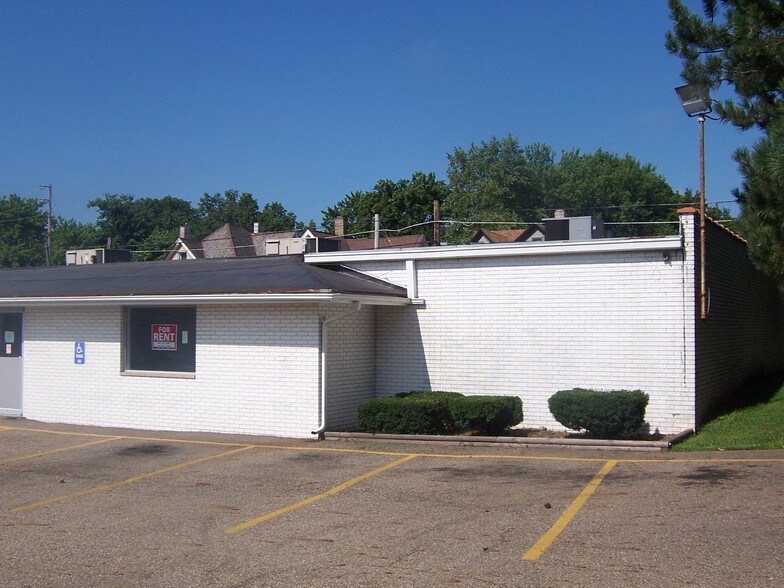 820 Amherst Rd NE, Massillon, OH à vendre - Photo du bâtiment - Image 3 de 4