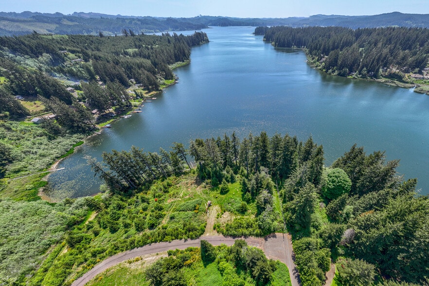 83615 Clear Lake Rd, Florence, OR for sale - Building Photo - Image 2 of 7