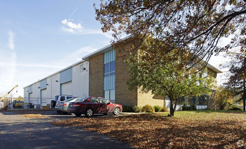 7695 Bond St, Solon, OH for sale - Building Photo - Image 2 of 4