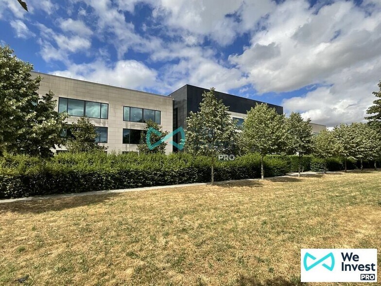 Office in Lieusaint for sale - Building Photo - Image 2 of 7