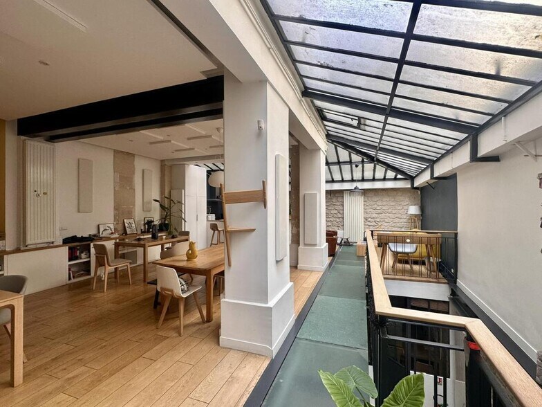 75 Rue Du Faubourg Saint-Martin, Paris for lease - Interior Photo - Image 3 of 9