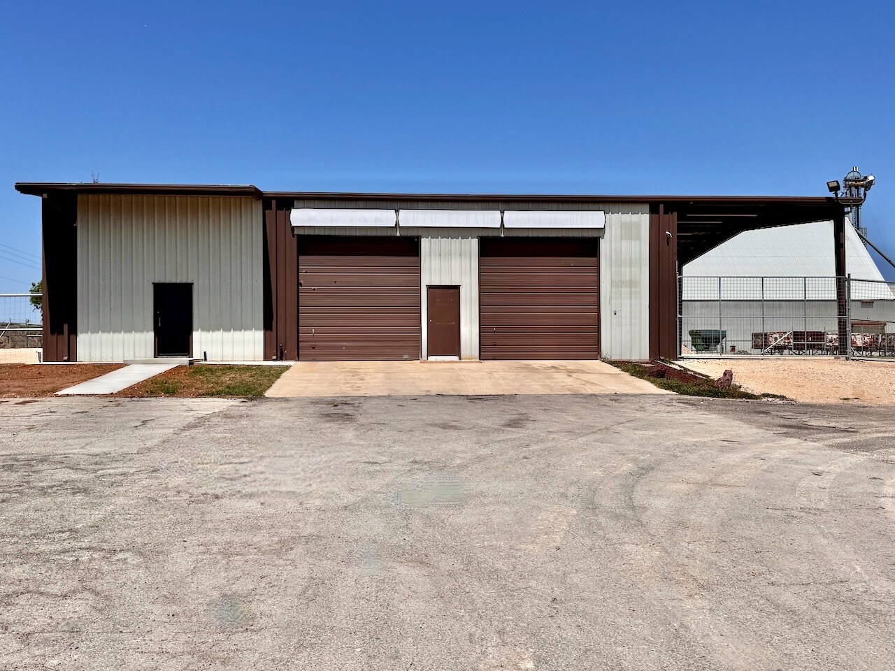 1501 Lillian Ave, Jourdanton, TX à louer Photo du bâtiment- Image 1 de 28