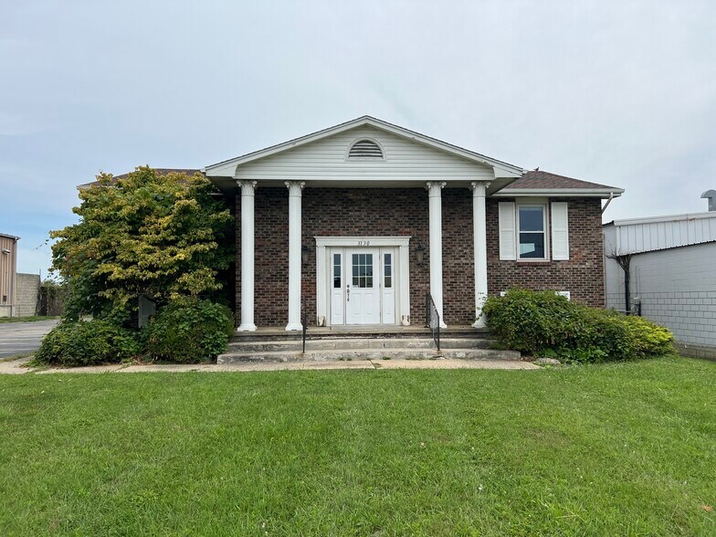 3130 N Woodford St, Decatur, IL à louer - Photo du bâtiment - Image 1 de 18