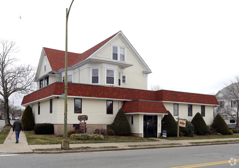 2263-2265 Acushnet Ave, New Bedford, MA for sale - Primary Photo - Image 1 of 1