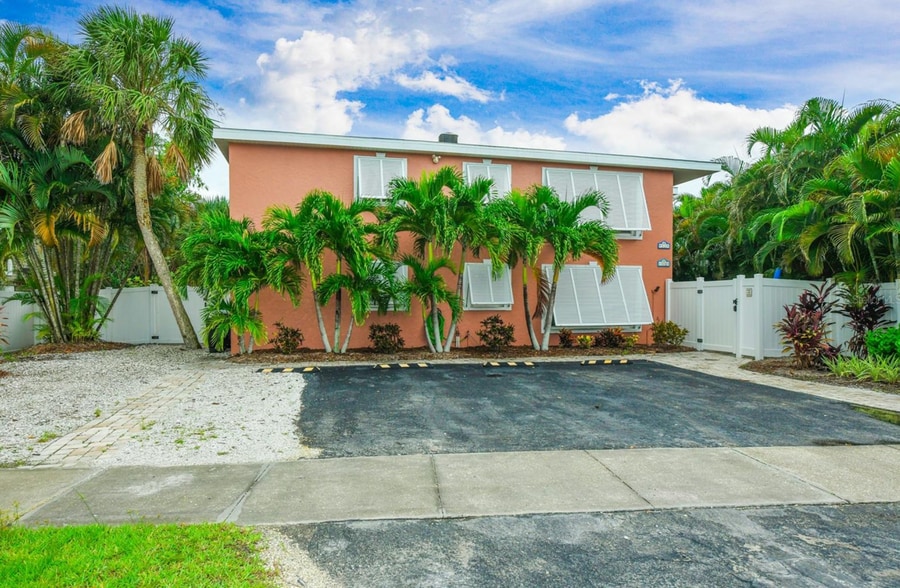 308 Canal Rd, Siesta Key, FL for sale - Primary Photo - Image 1 of 22