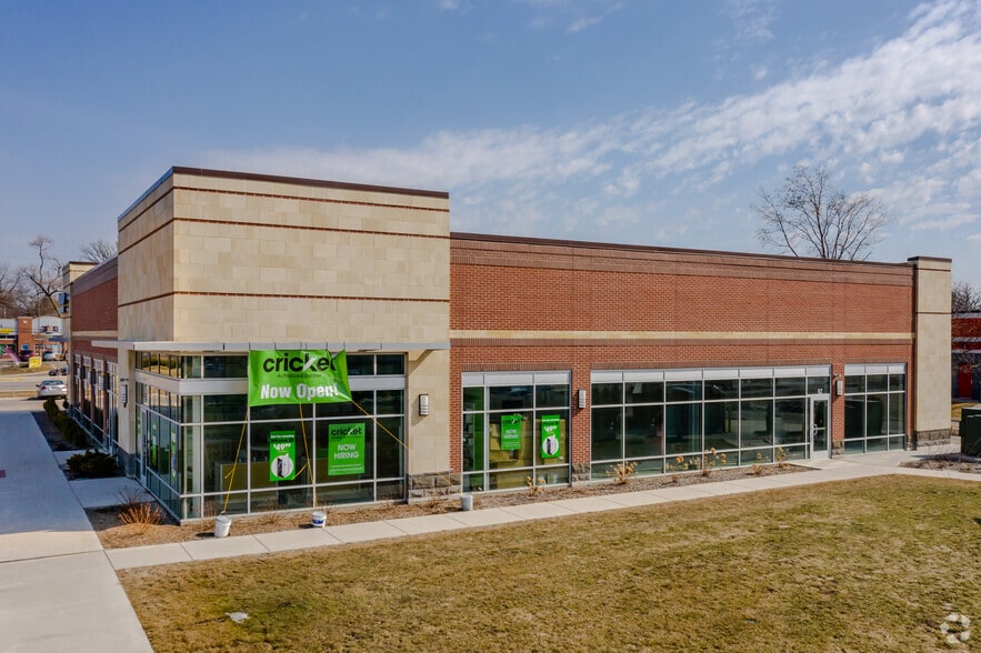 150 S Kennedy Dr, Carpentersville, IL for lease - Primary Photo - Image 3 of 5