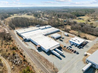 Plus de détails pour 206 E Frazier Ave, Liberty, NC - Bureau, Industriel à louer