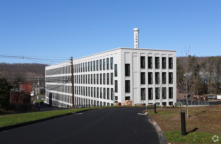 215 E Main St, Vernon, CT à louer - Photo du bâtiment - Image 3 de 12